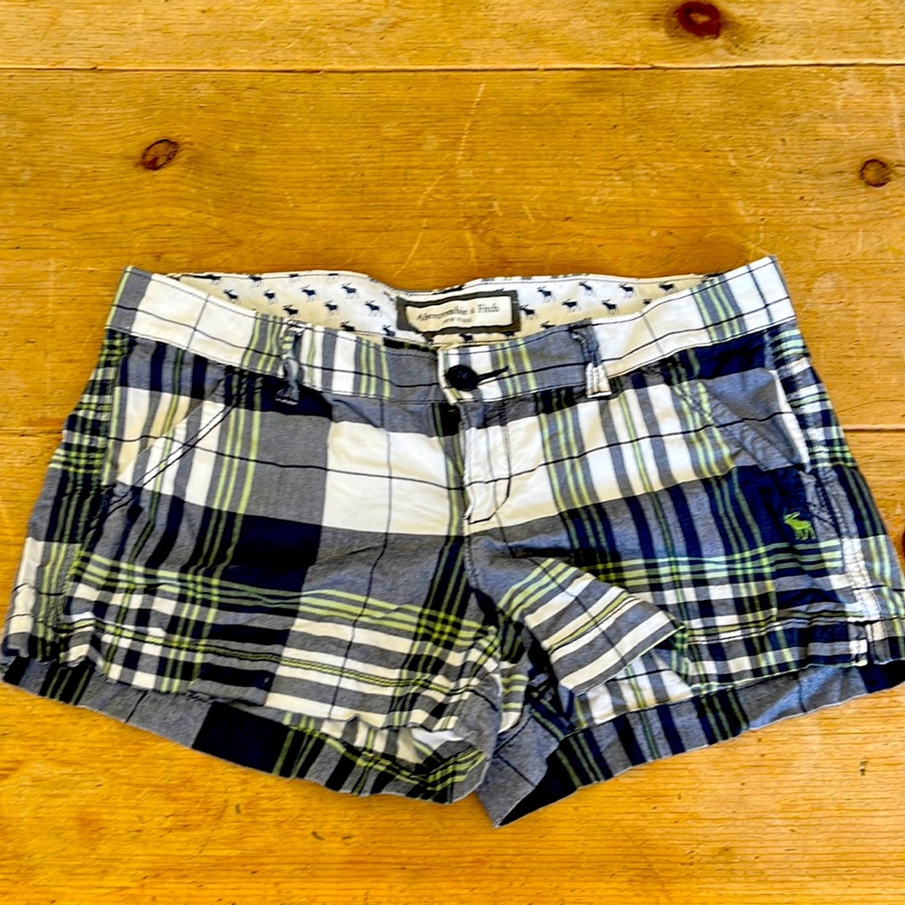 Abercrombie & Fitch plaid shorts.